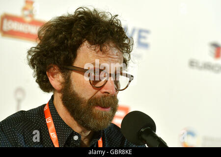 Karlovy Vary, Repubblica Ceca. 08 Luglio, 2016. Premiato sceneggiatore statunitense Charlie Kaufman partecipa a una conferenza stampa presso la cinquantunesima Karlovy Vary Film Festival Internazionale di Karlovy Vary, Repubblica Ceca, Luglio 8, 2016. © Slavomir Kubes/CTK foto/Alamy Live News Foto Stock