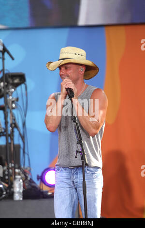 New York, New York, Stati Uniti d'America. 7 Luglio, 2016. Kenny Chesney svolge per il Good Morning America una serie di concerti in Central Park di New York. © Bruce Cotler/Globe foto/ZUMA filo/Alamy Live News Foto Stock