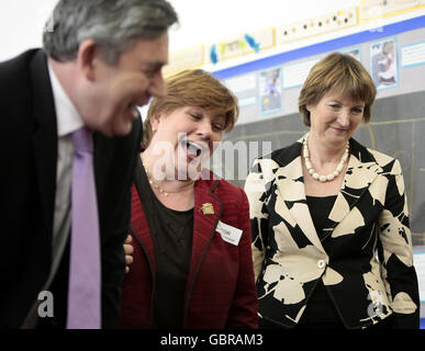 Gordon Brown visite Golden Lane per bambini nel centro di Londra Foto Stock