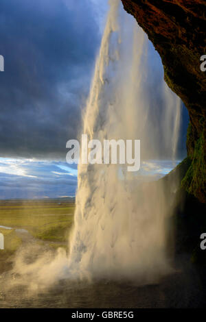 Cascata Seljalandsfoss, fiume Seljalandsa, Islanda Foto Stock