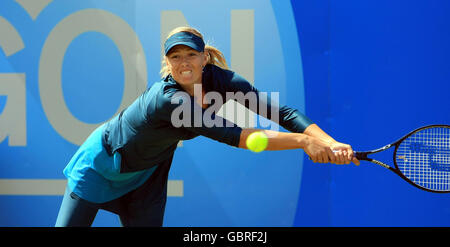 Maria Sharapova della Russia vince la sua pioggia ritardata contro Alexa Glacch degli Stati Uniti durante il quarto giorno dell'AEGON Classic al Priorato di Edgbaston, Birmingham. Foto Stock
