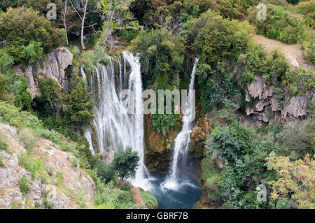 Parco nazionale di Krka Waterfalls, Sibenik-Knin, Dalmazia, Croazia / cascata Manojlovacer Foto Stock