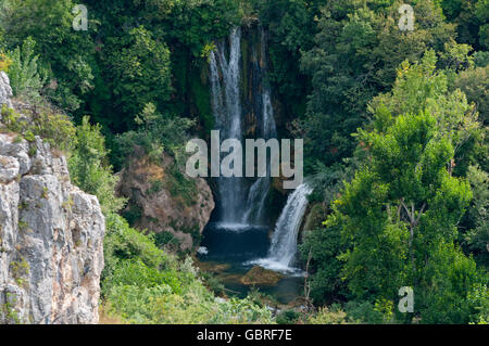 Parco nazionale di Krka Waterfalls, Sibenik-Knin, Dalmazia, Croazia / cascata Manojlovacer Foto Stock