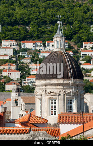 Cattedrale, vista dalla parete della città attraverso città storica, città vecchia, Dubrovnik, Dalmazia, Croazia / Cattedrale dell Assunzione Foto Stock