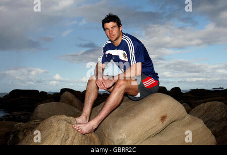 Rugby Union - chiamata fotografica Lions britannica e irlandese - Team Hotel - Durban. Mike Phillips, uno dei Lions britannici e irlandesi, si rilassa sulla spiaggia presso il team hotel di Durban, Sud Africa. Foto Stock