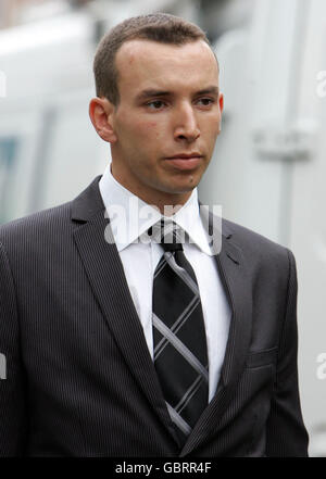 Trooper Daniel Gooda, 26 anni, lascia Norwich Crown Court, Norwich, Norfolk. Foto Stock