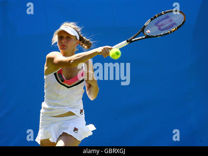 Anna Chakvetadze della Russia in azione contro Jelena Jankovic durante l'AEGON International al Devonshire Park, Eastbourne. Foto Stock