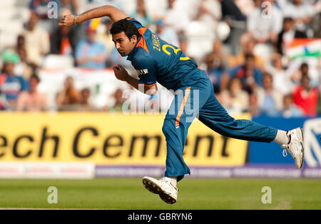 Cricket - ICC World Twenty20 Cup 2009 - Super Eights - Gruppo e - Sudafrica / India - Trent Bridge. Lo Zaheer Khan in India si inchinò durante la partita dei Super Eights di ICC World Twenty20 a Trent Bridge, Nottingham. Foto Stock