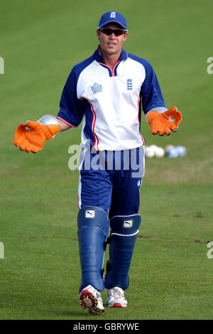 Cricket - ICC Champions Trophy 2004 - Inghilterra contro Zimbabwe. Geraint Jones, Inghilterra Foto Stock