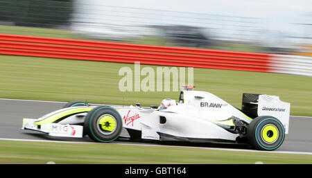 Jenson Button della Brawn GP in Gran Bretagna durante la sessione finale di prove libere durante le qualifiche a Silverstone, Northamptonshire. Foto Stock