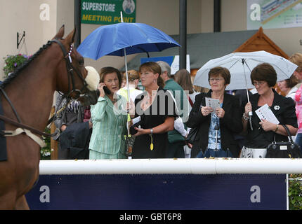 Racing - Kildare Village Derby venerdì - Curragh Racecourse Foto Stock