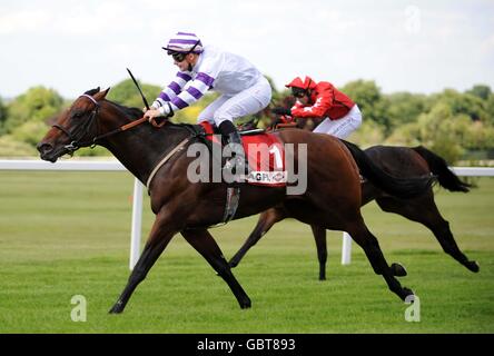 Horse Racing - Totepool giorno irlandese - Sandown Park Foto Stock