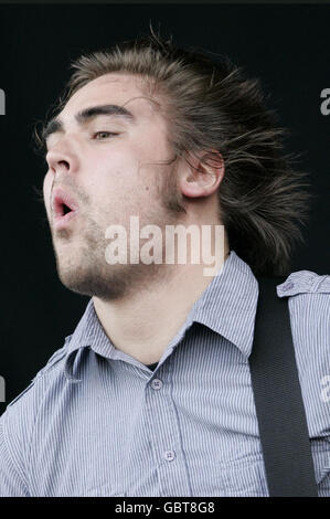 Charlie Simpson della band Fightstar si esibisce nella seconda fase durante il Download Festival 2009 a Donnington Park, a Derby. Foto Stock