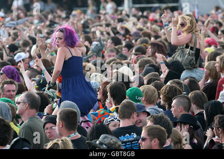 Scarica Festival 2009. Una visione generale della folla durante il Download Festival 2009 al Donnington Park, a Derby. Foto Stock