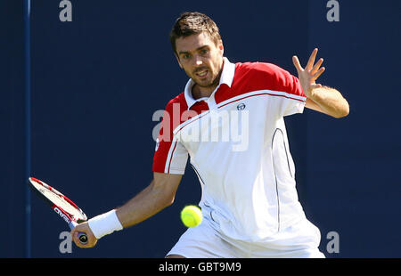 Tennis - AEGON International - giorno due - Devonshire Park. Il Colin Fleming della Gran Bretagna contro lo Yen-Hsun Lu della Cina durante l'AEGON International al Devonshire Park, Eastbourne. Foto Stock