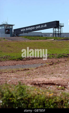 Moto - ViSK British Superbike Championship - Practice - Donington Park. La terra attende lo sviluppo al circuito di Donington Park, Castle Donington. Foto Stock