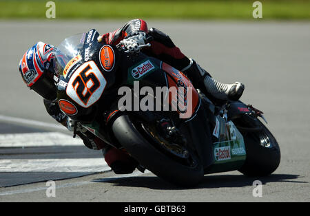 Moto - ViSK British Superbike Championship - Practice - Donington Park. Josh Brookes in Australia durante la sessione di prove del campionato VISK di Superbike al circuito di Donington Park, Castle Donington. Foto Stock