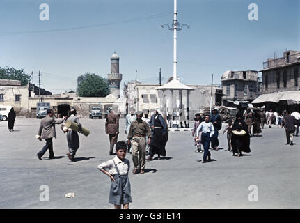 Geografia / viaggio, Iraq, Baghdad, scena di strada, piazza trafficata, 1955, diritti aggiuntivi-clearences-non disponibile Foto Stock