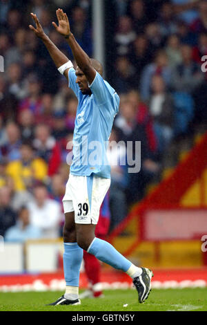 Nicolas Anelka, il doppio marcatore della città di Manchester, festeggia alla fine Del gioco contro Crystal Palace Foto Stock