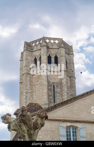 Vista esterna della chiesa collegiata di La Romieu. Gers. La Francia. Foto Stock