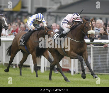 Racing - Kildare Village Derby venerdì - Curragh Racecourse Foto Stock
