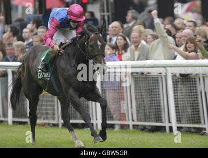 Racing - Kildare Village Derby venerdì - Curragh Racecourse Foto Stock