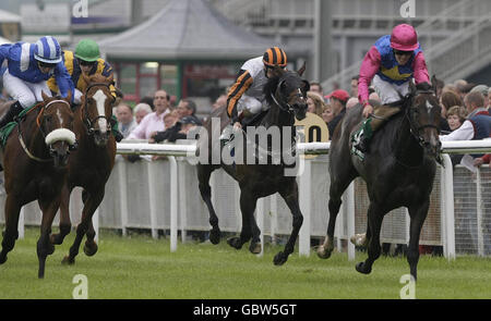 Racing - Kildare Village Derby venerdì - Curragh Racecourse Foto Stock