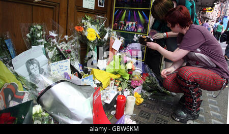 Michael Jackson Tributes - Londra. Un monumento a Michael Jackson fuori dal Teatro Lirico nel centro di Londra. Foto Stock