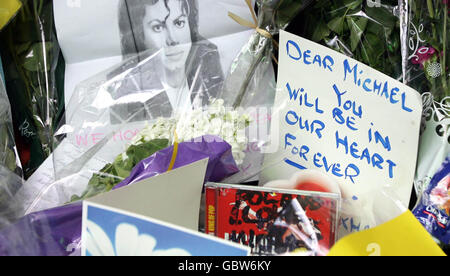 Michael Jackson Tributes - Londra. Un monumento a Michael Jackson fuori dal Teatro Lirico nel centro di Londra. Foto Stock