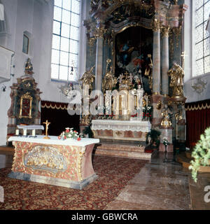 Reise nach Deutschland, Bayern. Viaggio in Germania, in Baviera. Pfarrkirche St Peter und Paul a Mittenwald in den 1980er Jahren. Chiesa parrocchiale di San Pietro e Paolo a Mittenwald negli anni ottanta. Foto Stock