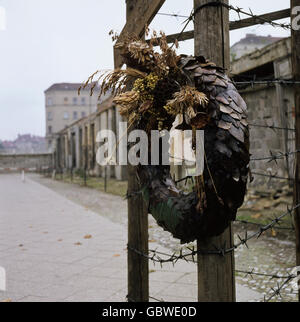 Geografia / viaggio, Germania, Berlino, Muro di Berlino, Bernauer Straße, con memoriale per Ida Siekmann morto al confine del settore il 22.8.1961, anni settanta, diritti aggiuntivi-clearences-non disponibile Foto Stock