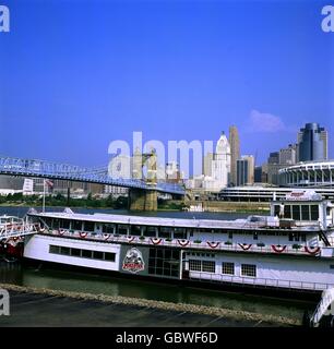 Geografia / viaggio, Stati Uniti d'America (USA), Ohio, Cincinnati, vista sulla città / vista sulla città, vista sul fiume Ohio verso lo skyline, anni '90, diritti aggiuntivi-clearences-non disponibile Foto Stock