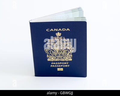 Un passaporto canadese. Foto Stock