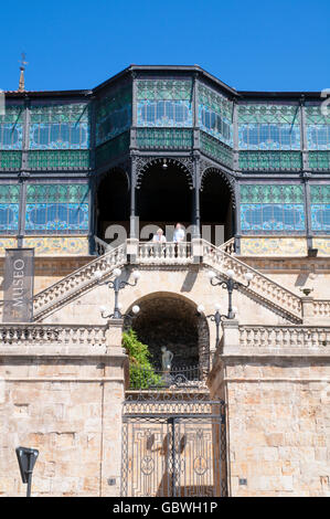 La facciata della Casa Lys, Art Nouveau museo. Salamanca, Spagna. Foto Stock