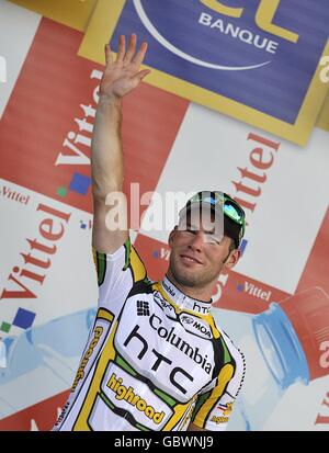 Mark Cavendish del Team Columbia celebra la vittoria della terza tappa del Tour de France tra Marsiglia e la Grande-Motte. Foto Stock