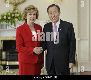 Il presidente Mary McAleese incontra il segretario generale delle Nazioni Unite Ban Ki-moon ad Aras an Uachtarain a Dublino. Foto Stock