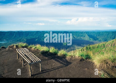Una vista dal Gunung Agung Vulcano e lago Danau Batur, Bali, Indonesia. Foto Stock