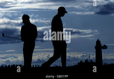 USA's Tiger Woods (centro) e Giappone's Ryo Ishikawa durante la seconda prova del Campionato aperto 2009 al Turnberry Golf Club, Ayrshire. Foto Stock