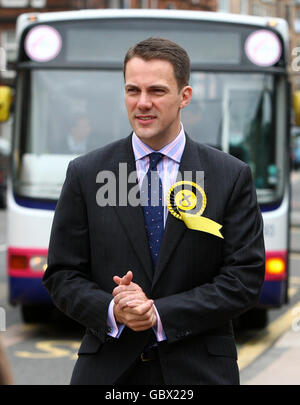 Il candidato della SNP David Kerr si è candidato alle campagne per il weekend della Glasgow Fair nella circoscrizione di Glasgow North East. Foto Stock