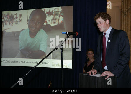 Il principe britannico Harry, ha tenuto un discorso durante un ricevimento di beneficenza per celebrare il terzo anniversario di Sentebale presso la sede centrale di HSBC Private Banking nel centro di Londra. Foto Stock