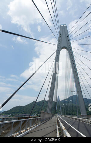 Ikuchi ponte di collegamento tra le isole di Innoshima e Ikuchi in Seto Inland Sea tra Honshu e Shikoku. Foto Stock