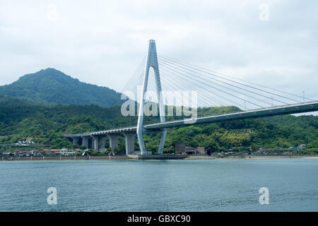 Ikuchi ponte di collegamento tra le isole di Innoshima e Ikuchi in Seto Inland Sea tra Honshu e Shikoku. Foto Stock