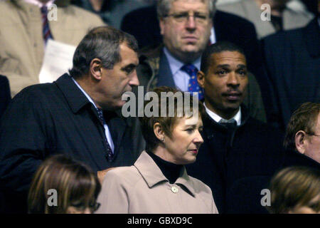 Peter Shilton e Des Walker al servizio commemorativo di Brian Clough a Pride Park, casa della contea di Derby Foto Stock