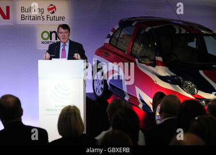 Segretario commerciale Peter Mandelson presso la Nissan Works di Sunderland. Foto Stock