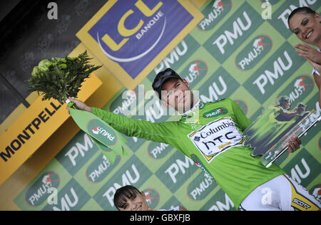 Mark Cavendish della Columbia celebra il mantenimento della maglia verde nella prova a tempo della squadra durante la quarta fase del Tour de France intorno a Montpellier, Francia. Foto Stock