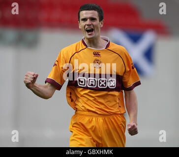 Motherwell festeggia Jamie Murphy dopo aver segnato il terzo gol contro Llanelli durante le Qualifiche di Europa League, seconda tappa a Parc y Scarlets, Llanelli. Foto Stock