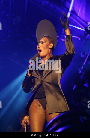 Grace Jones in concerto - Londra Foto Stock