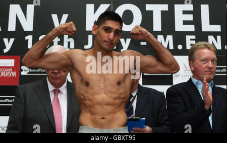 Boxing - Amir Khan v Andreas Kotelnik - pesare nel triangolo - Shopping Centre - Manchester Foto Stock
