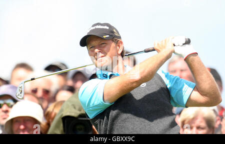 Il Retief Goosen del Sud Africa si tea via durante la quarta prova dell'Open Championship 2009 al Turnberry Golf Club, Ayrshire. Foto Stock