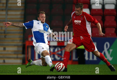 Calcio - Pre Season friendly - Cheltenham / Bristol Rovers - The Abbey Business Stadium. Bristol Rovers Sean Rigg sfida Andy Gallinagh di Cheltenham durante una pre-stagione amichevole al The Abbey Business Stadium, Cheltenham. Foto Stock